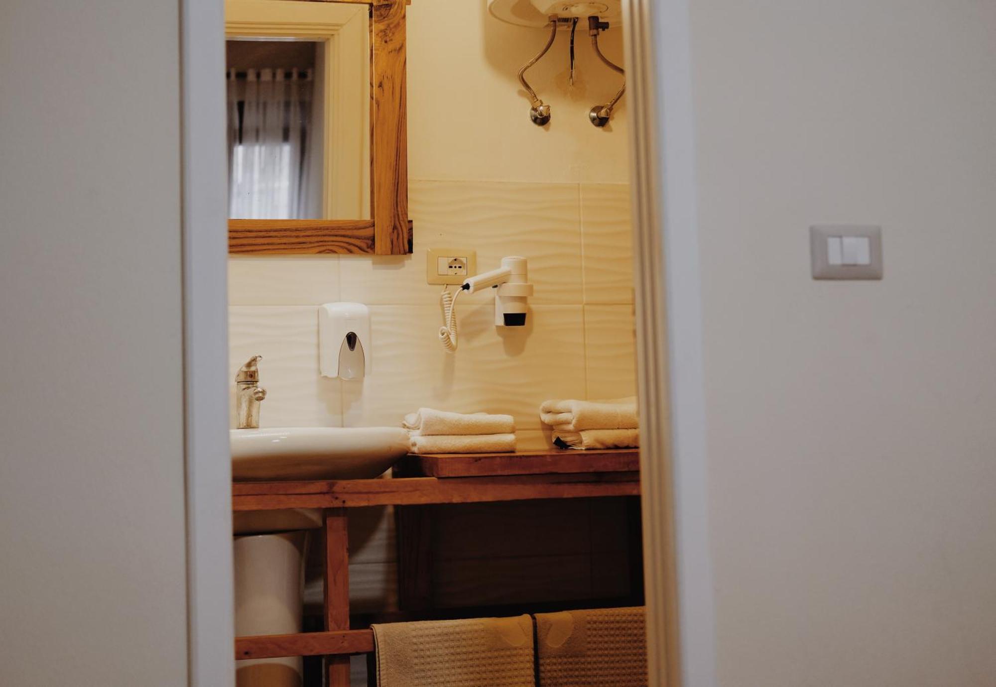 At Pikotiko'S - Korca City Rooms For Rent Luaran gambar